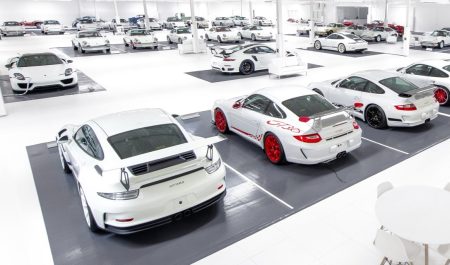 La exótica colección de Porsche blancos la compró una sola persona