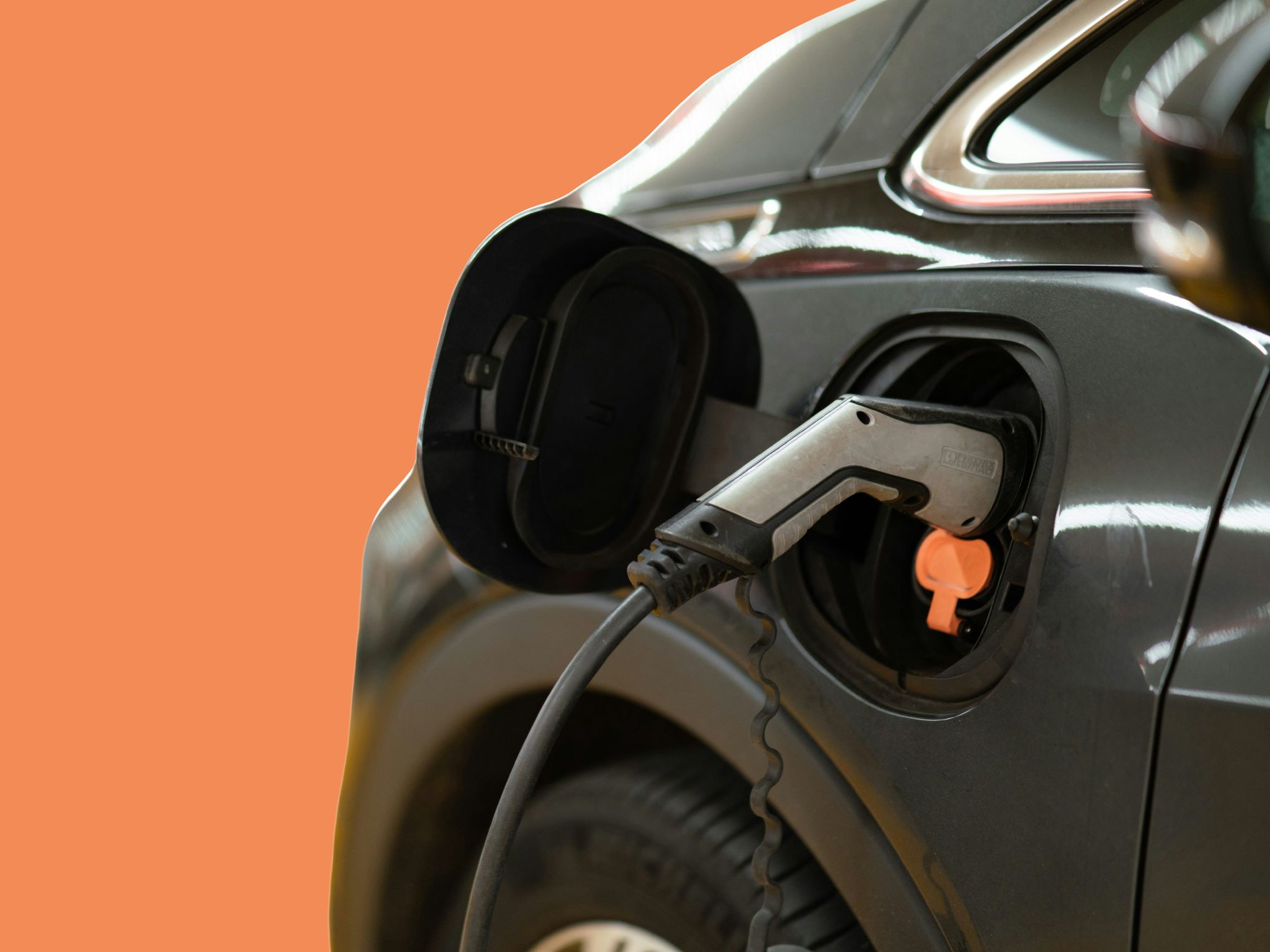 Autos eléctricos: ¿más baratos pero más caros de mantener y reparar?