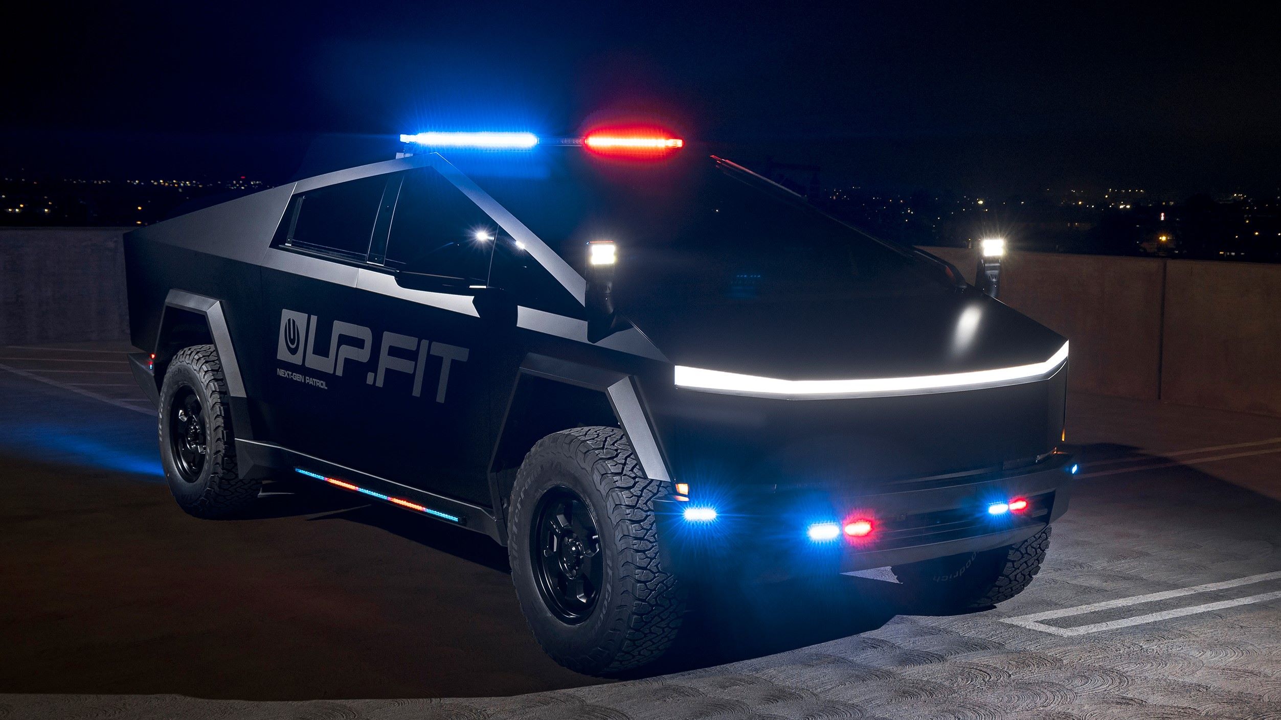 Tesla Cybertruck patrulla