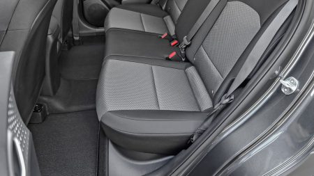 Mejor limpiador de asientos de carro: Casero vs. comercial, tela vs