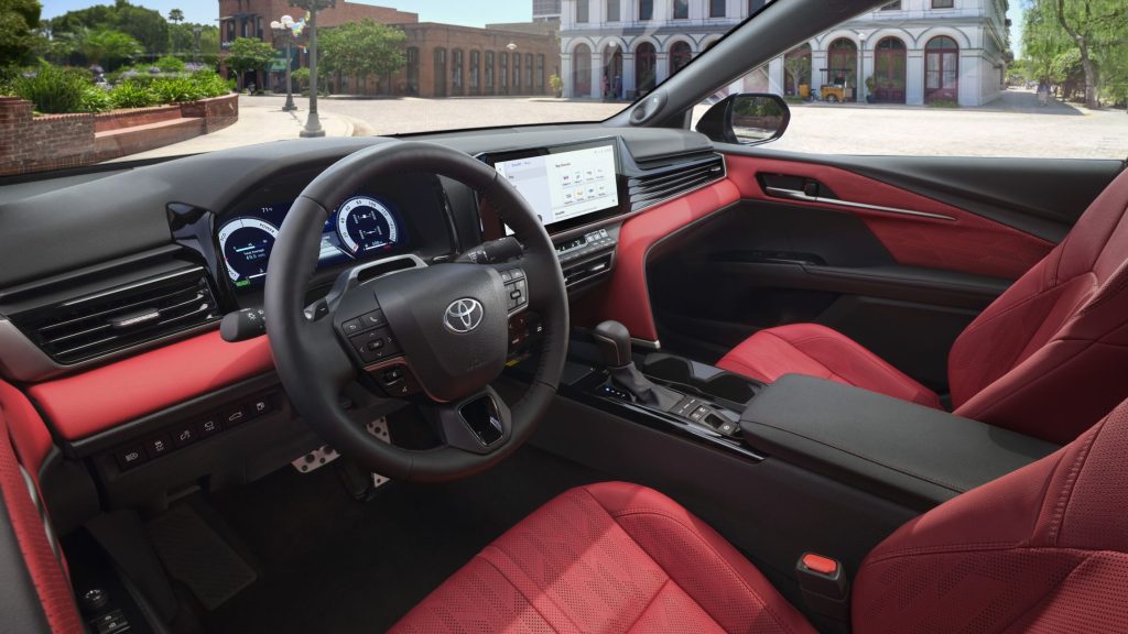 ¿Por qué el Toyota Camry es el mejor sedán mediano de la actualidad?