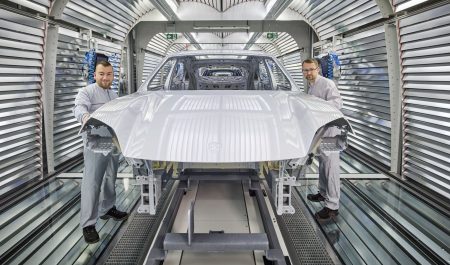 La escasez de aluminio amenaza la producción automotriz global