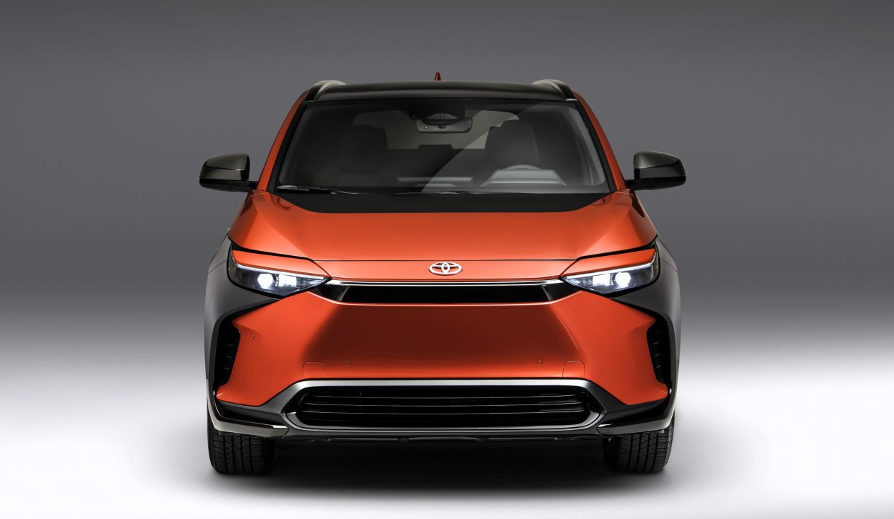 ¿Por qué Toyota reduce su producción de autos eléctricos?