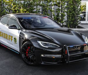 patrulla Tesla Model S Plaid, la “UP.FIT Tesla Model S Plaid Pursuit”. 