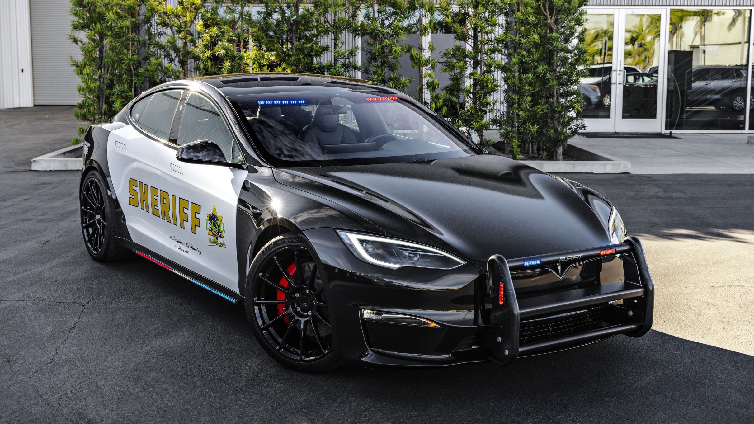 patrulla Tesla Model S Plaid, la “UP.FIT Tesla Model S Plaid Pursuit”. 