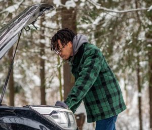 ¿Por qué se descarga la batería del auto en invierno? Causas y soluciones