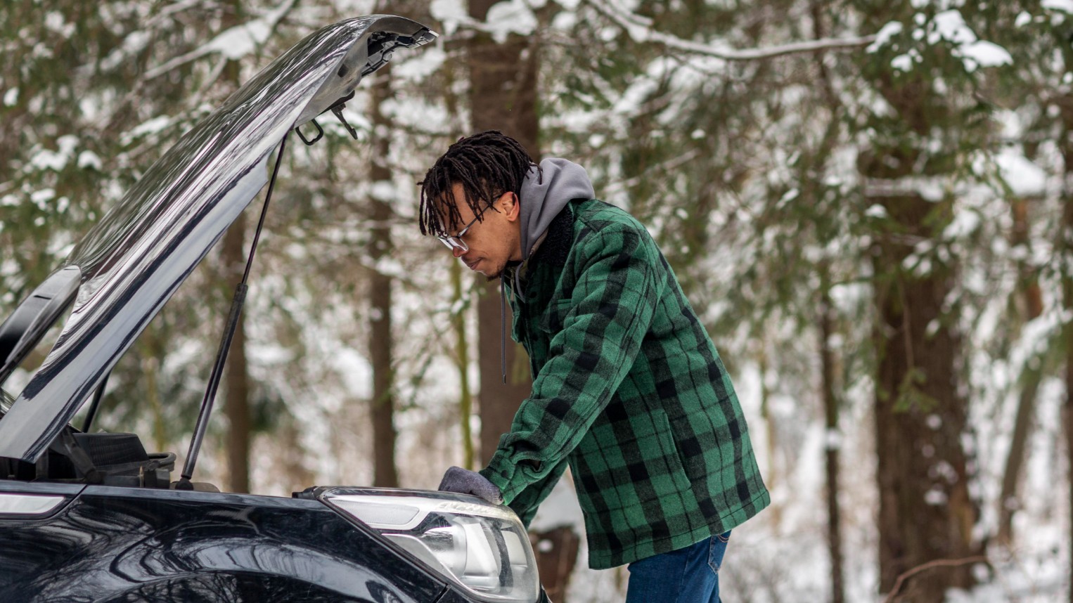 ¿Por qué se descarga la batería del auto en invierno? Causas y soluciones