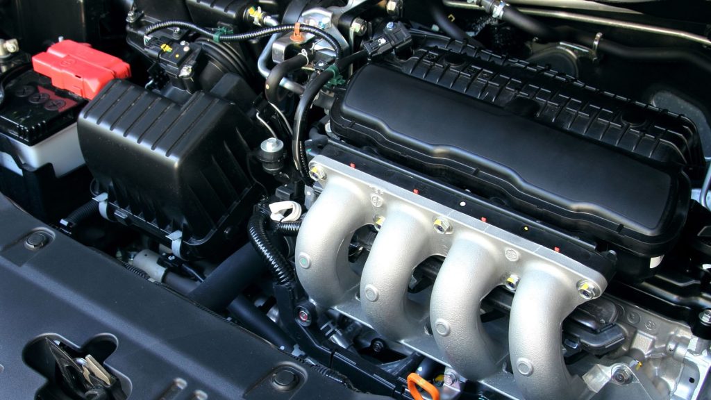 ¿Cuál es el mejor líquido para limpiar el motor de un auto