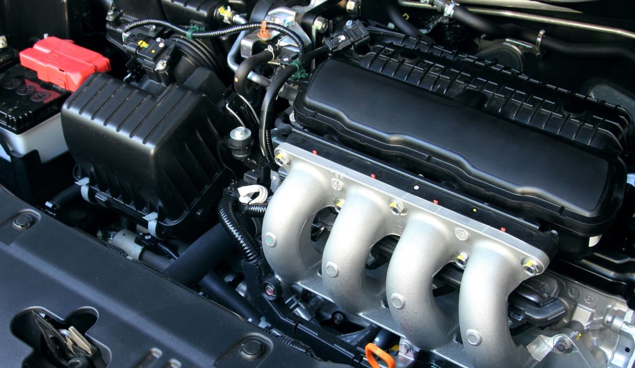 ¿Cuál es el mejor líquido para limpiar el motor de un auto