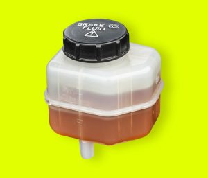 Qué líquido de frenos para carro usar y cuándo cambiarlo