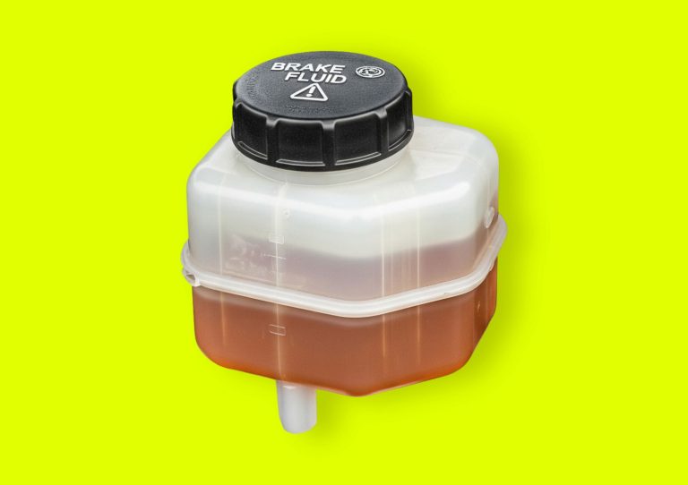 Qué líquido de frenos para carro usar y cuándo cambiarlo
