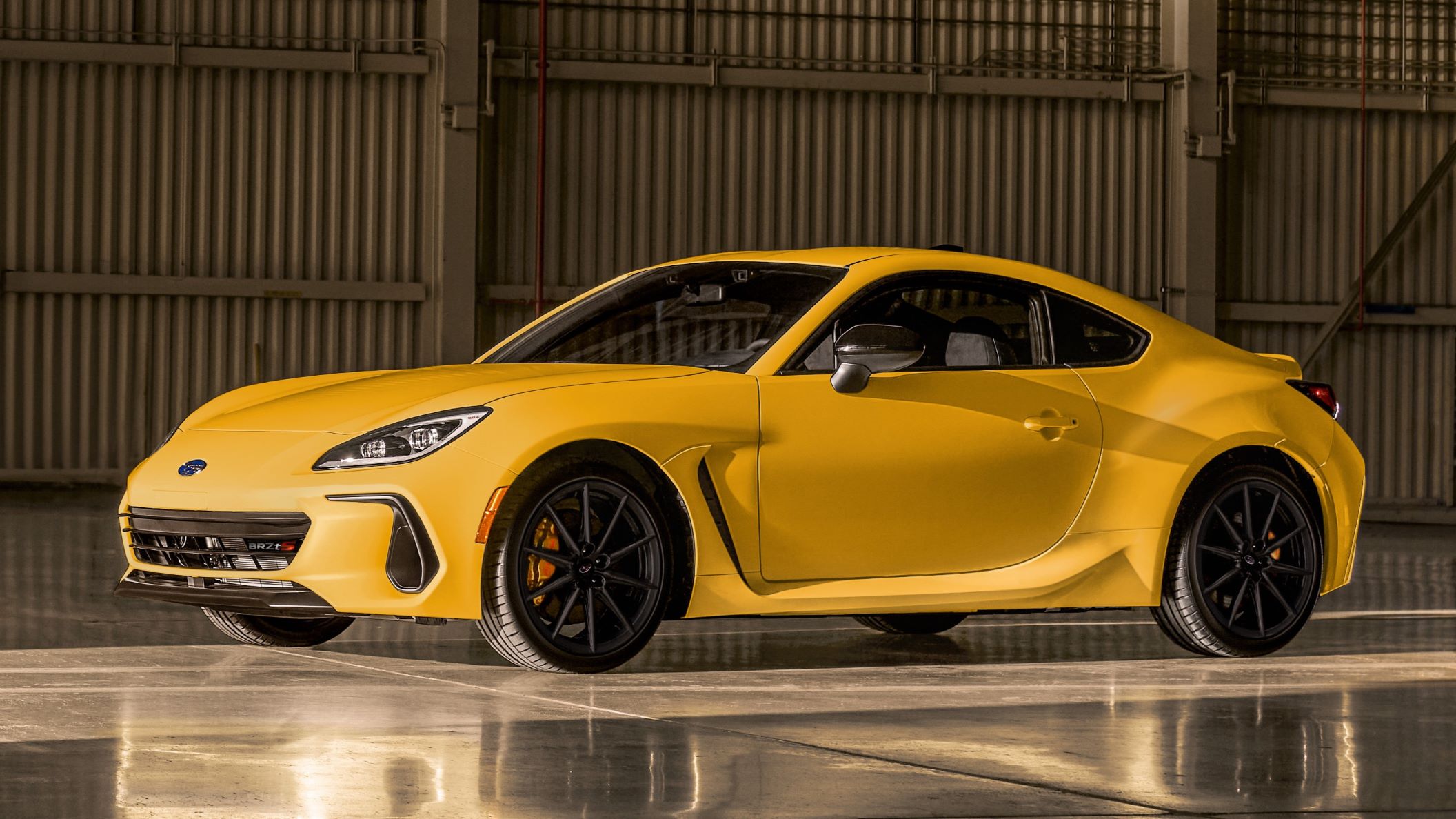 diciones limitadas a 350 unidades con mejoras de STI, frenos Brembo y el icónico color Sunrise Yellow. Descubre la ficha técnica y las claves de estos futuros coleccionables: uno con la furia del turbo y tracción total, el otro con la pureza de la propulsión trasera.