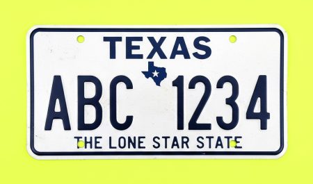 ¿Qué se necesita para sacar placas de carro en Texas
