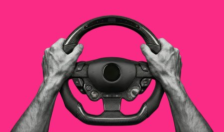 Por qué se pone duro el volante en un carro automático