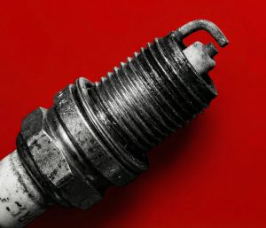 Cómo saber si el auto necesita cambio de bujías antes de una avería