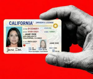 Renovación de licencia de conducir en el DMV de California en 2026