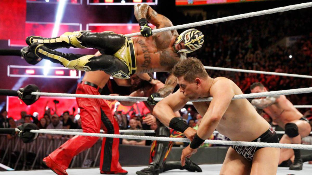Brutal regreso de Rey Mysterio en The Greatest Royal Rumble - AS USA